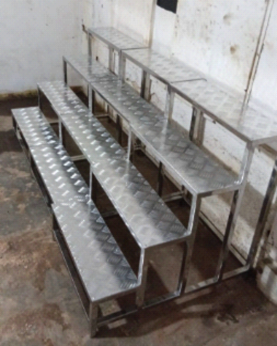 STAINLESS STEEL 4 STEP STAIR